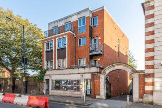 Plus de détails pour 219 Shepherds Bush Rd, Londres - Local commercial à vendre