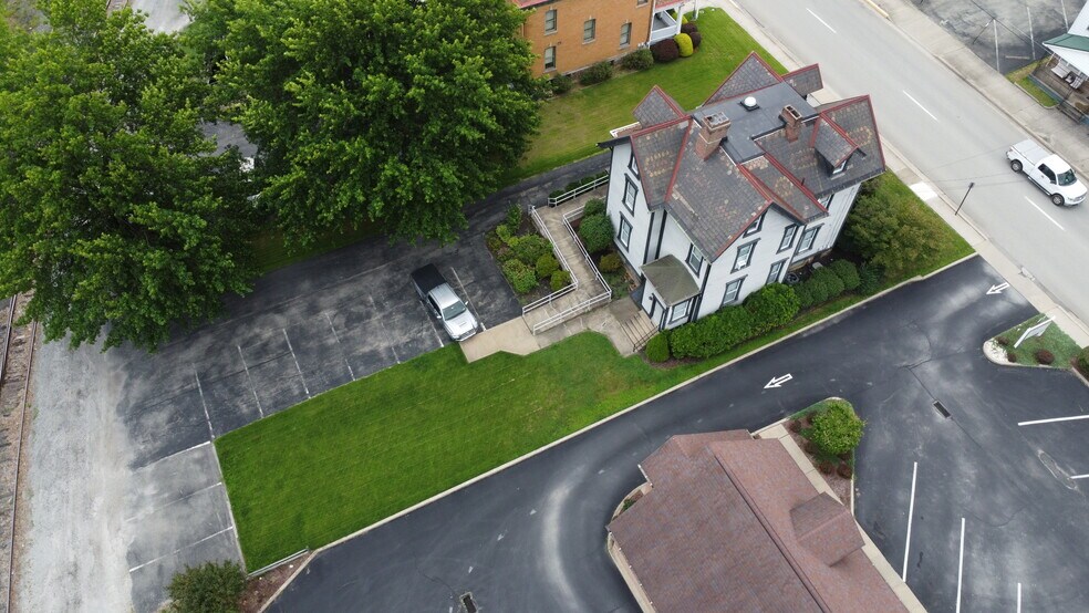 438 Depot St, Latrobe, PA à vendre - Photo de l’immeuble – Image 2 sur 15