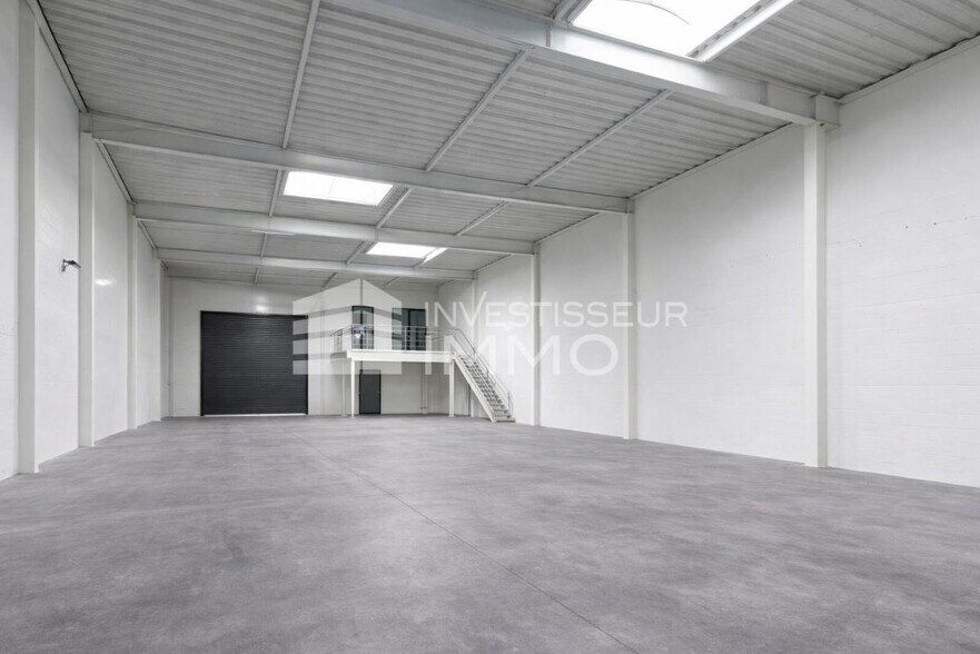 Local d'activités dans Torcy à vendre - Photo intérieure – Image 1 sur 3