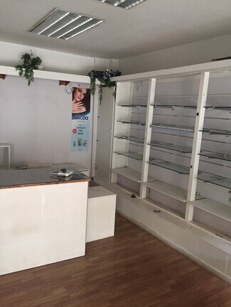 Plus de détails pour Local commercial à vendre