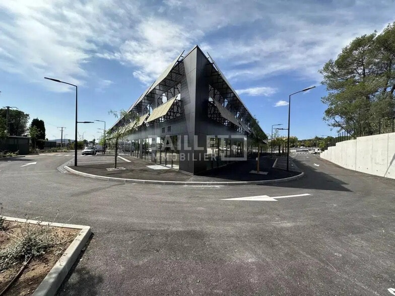 Bureau dans Puget-sur-Argens à vendre - Photo de l’immeuble – Image 3 sur 10