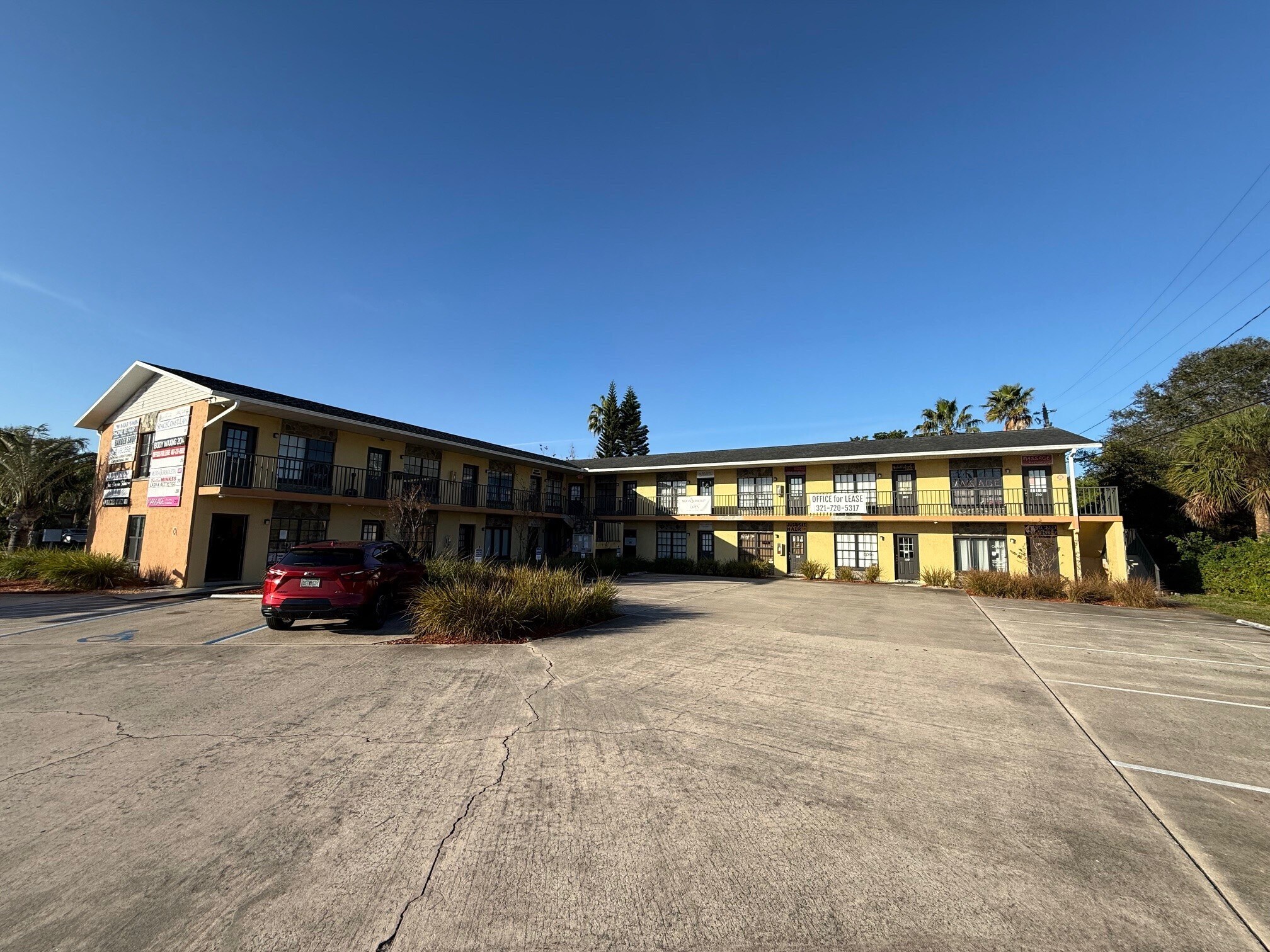 102 Columbia Dr, Cape Canaveral, FL à vendre Photo principale– Image 1 sur 7