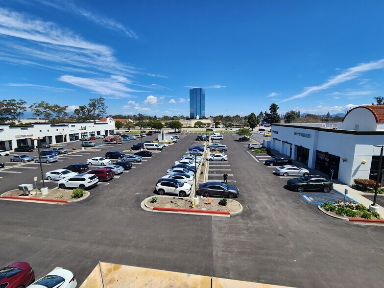 2301-2385 N Oxnard Blvd, Oxnard, CA à louer - Photo de l’immeuble – Image 1 sur 4