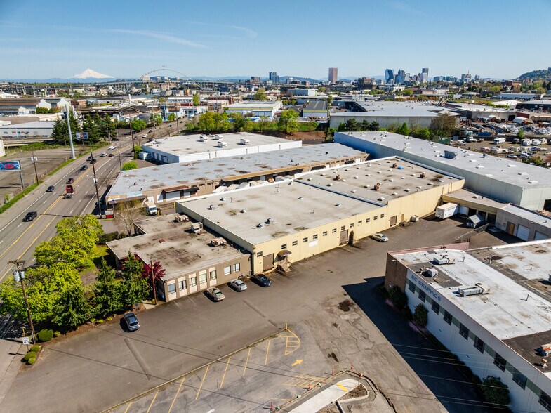 3145 NW Yeon Ave, Portland, OR à vendre - Photo de l’immeuble – Image 2 sur 6