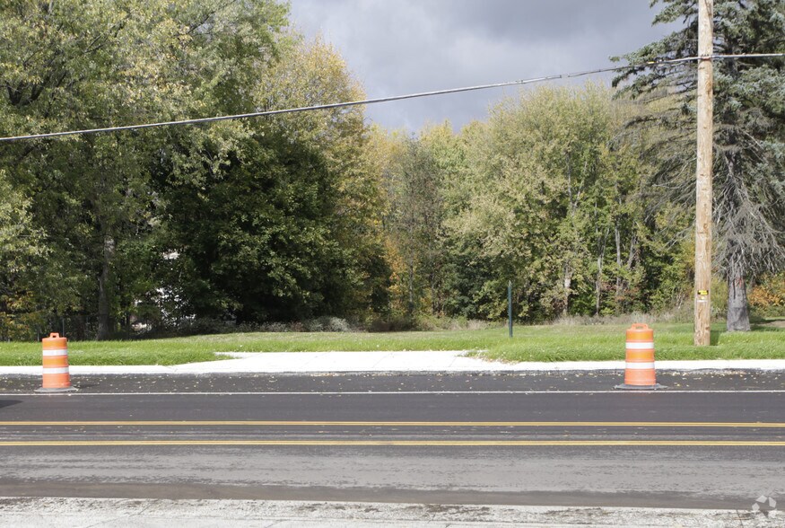 885 E Turkeyfoot Lake Rd, Akron, OH à vendre - Photo principale – Image 1 sur 2