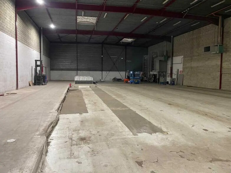 Local d’activités dans Saint-Denis à louer - Photo de l’immeuble – Image 3 sur 10