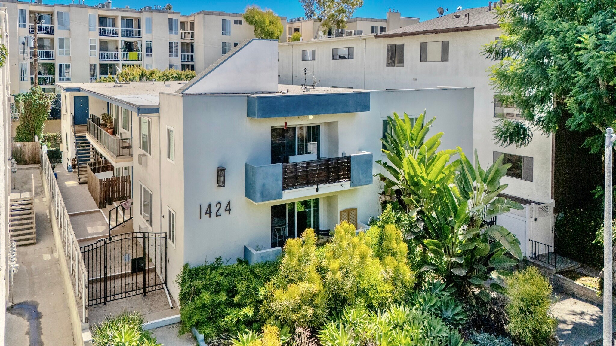 1424 Greenfield Ave, Los Angeles, CA à vendre Photo de l’immeuble– Image 1 sur 27