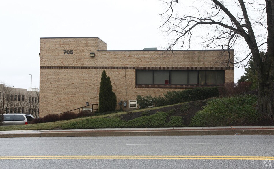 705 York Rd, Towson, MD à vendre - Photo de l’immeuble – Image 2 sur 3
