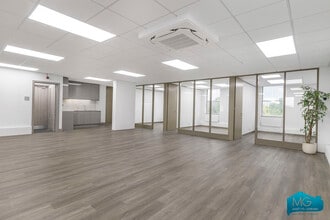 311 Ballards Ln, Londres à louer Photo intérieure– Image 2 sur 6