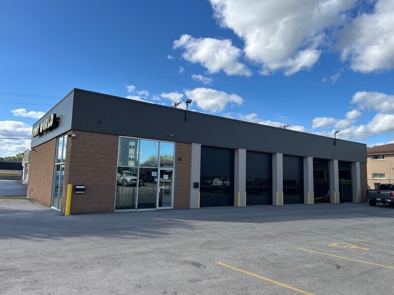 N88 W15176 Main St, Menomonee Falls, WI à vendre - Photo de l’immeuble – Image 2 sur 6