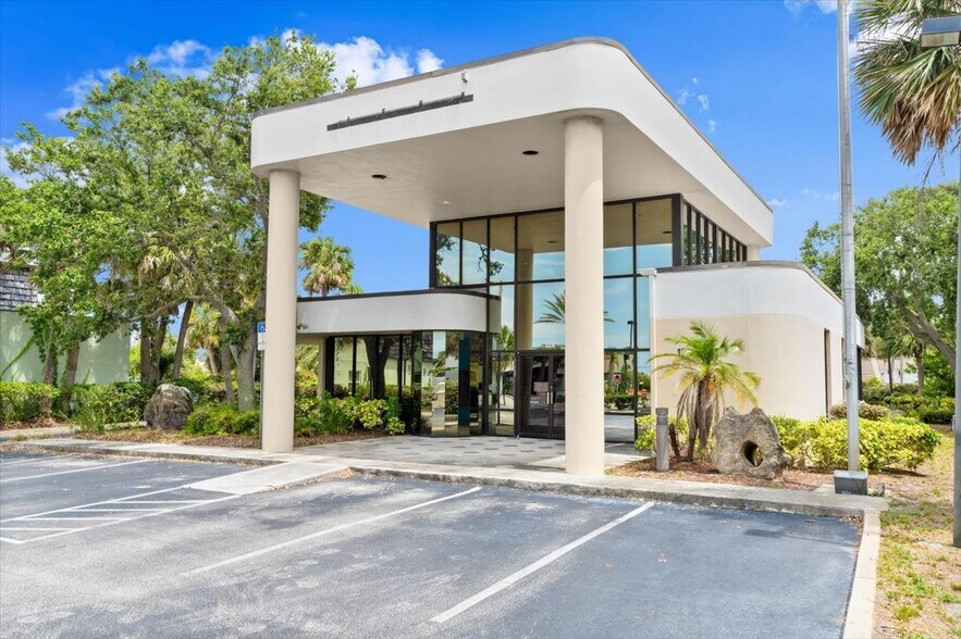 128 E Granada Blvd, Ormond Beach, FL à vendre - Photo de l’immeuble – Image 2 sur 55