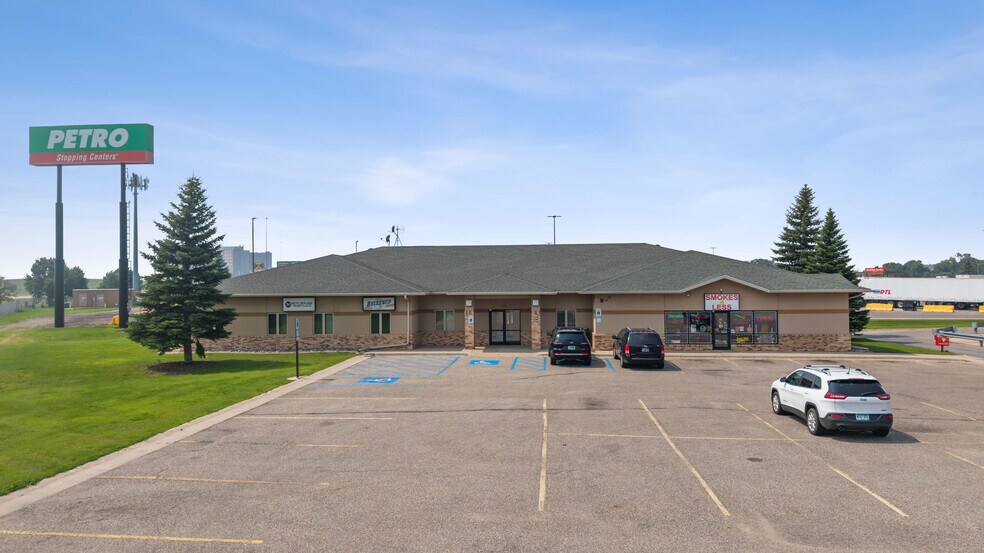 4520 19th Ave S, Fargo, ND à louer - Photo principale – Image 1 sur 14