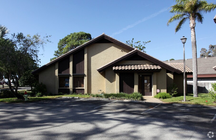 7013 S Tamiami Trl, Sarasota, FL à louer - Photo de l’immeuble – Image 3 sur 17
