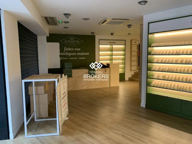 Plus de détails pour Local commercial à louer