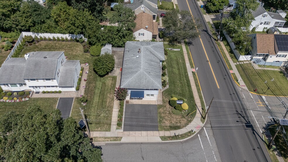 373 Ford Ave, Fords, NJ à vendre - Photo de l’immeuble – Image 2 sur 54