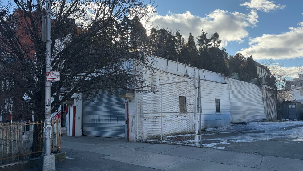 2820 Stillwell Ave, Brooklyn, NY à louer - Photo de l’immeuble – Image 3 sur 4