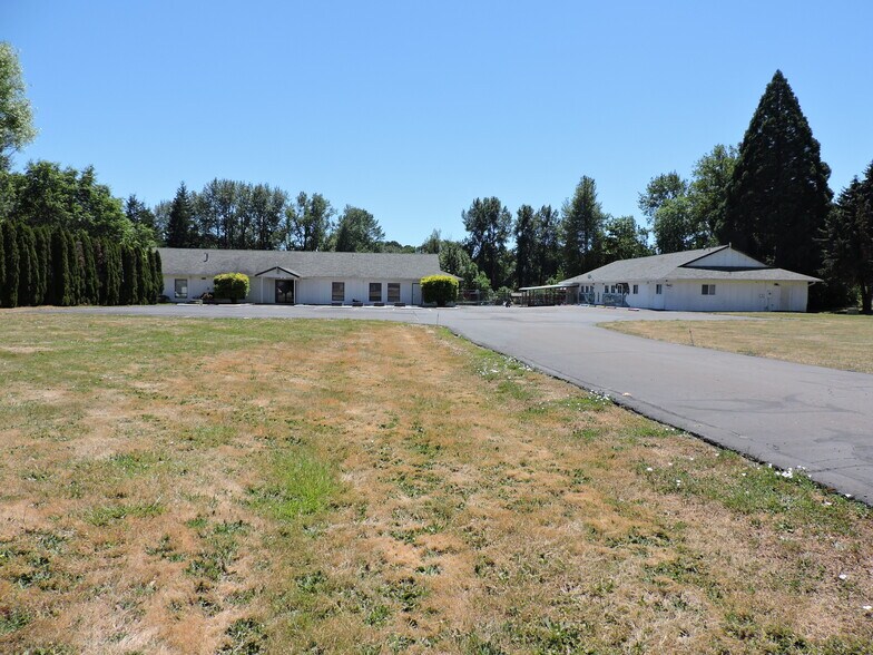 940 W Main St, Sheridan, OR à vendre - Photo de l’immeuble – Image 3 sur 12