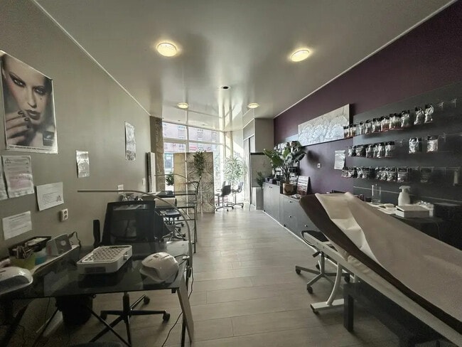 Plus de détails pour Local commercial à vendre