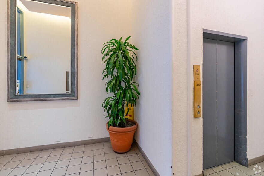 603-615 Battery St, San Francisco, CA à louer - Hall d’entrée – Image 2 sur 7