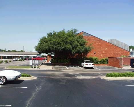 209 Bedford Rd, Bedford, TX à louer - Photo de l’immeuble – Image 3 sur 19