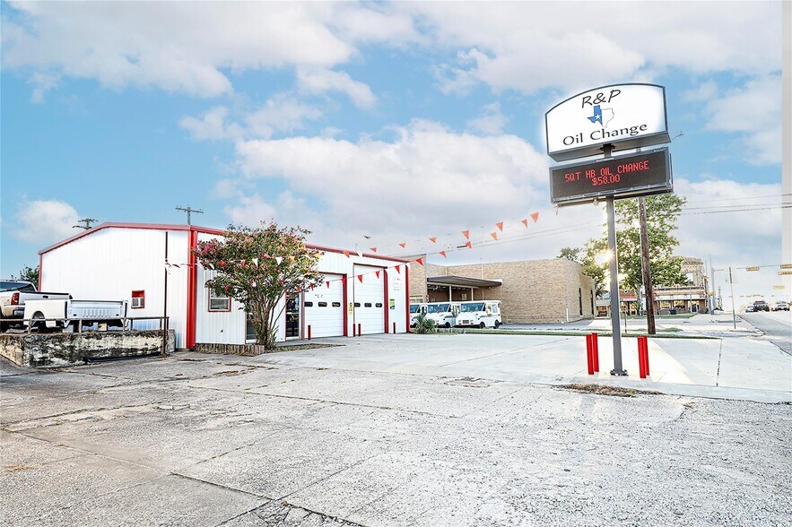 108 E Wise St, Bowie, TX à vendre - Photo de l’immeuble – Image 1 sur 38