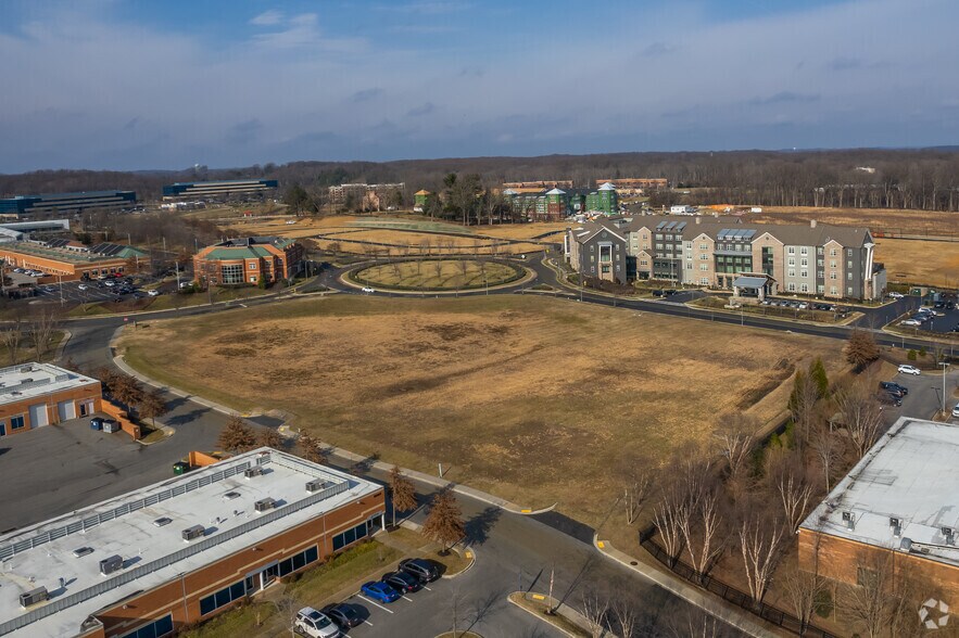 17301 Melford Blvd, Bowie, MD à louer - Photo de l’immeuble – Image 2 sur 4