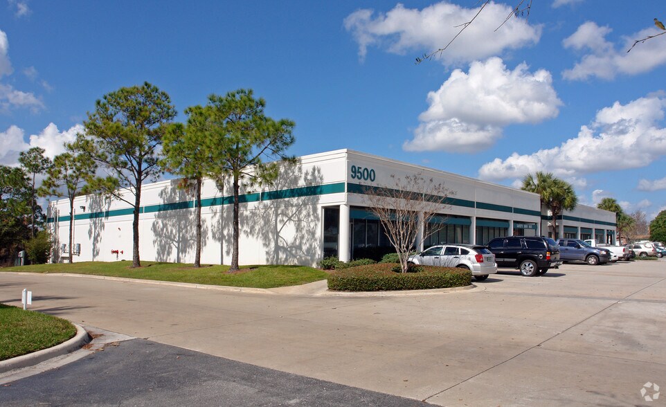 9500 S Satellite Blvd, Orlando, FL à louer - Photo de l’immeuble – Image 3 sur 10