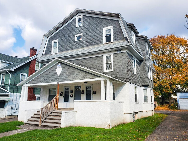83 Grand Ave, Johnson City, NY à vendre - Photo principale – Image 1 sur 32
