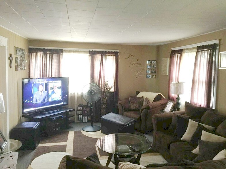 131 Hobbs Ave, Joliet, IL à vendre - Photo intérieure – Image 3 sur 12