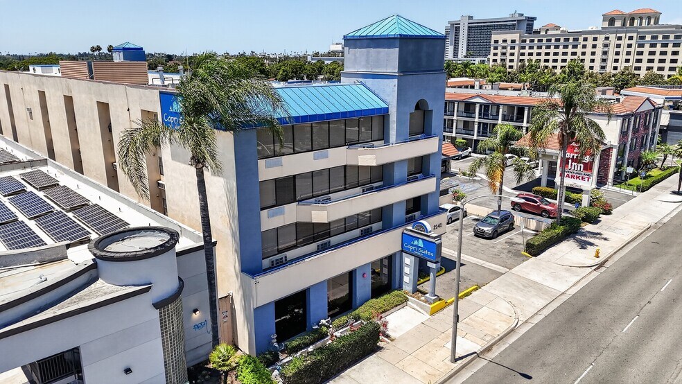 2141 S Harbor Blvd, Anaheim, CA à vendre - Photo de l’immeuble – Image 3 sur 34