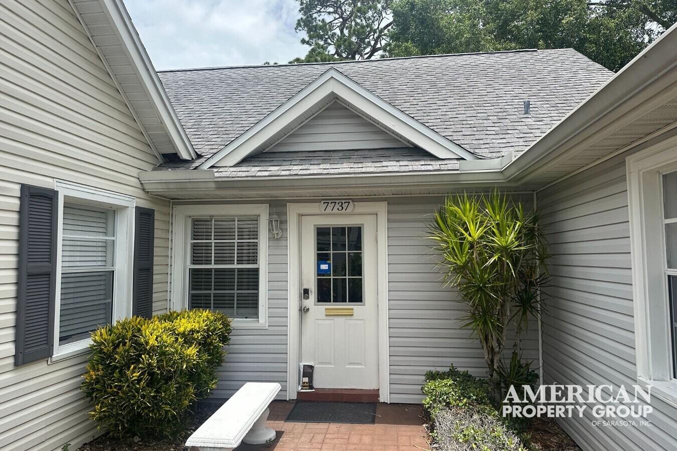 7733-7739 Holiday Dr, Sarasota, FL 34231 - Lot C-18 - - Photo intérieure - Image 2 of 13