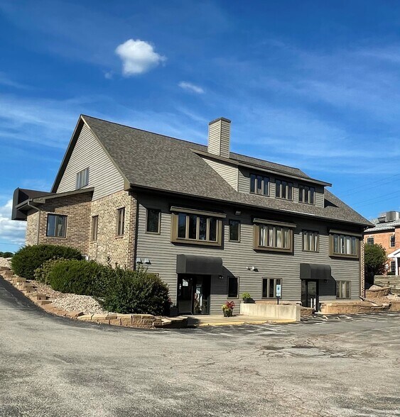 681 Baeten Rd, Ashwaubenon, WI à vendre - Photo de l’immeuble – Image 2 sur 4