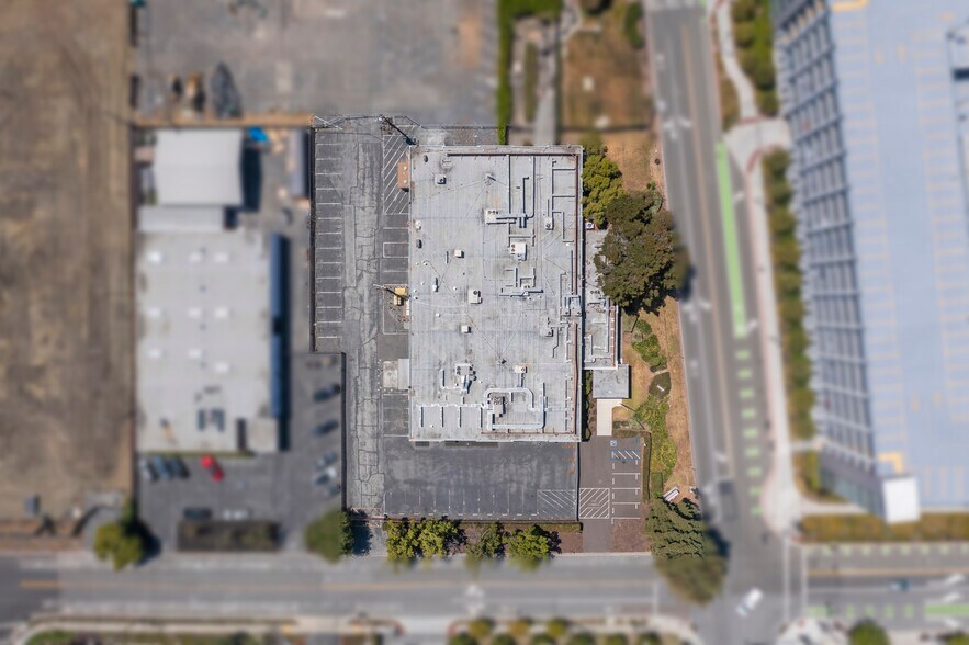 150 Constitution Dr, Menlo Park, CA à louer - Photo de l’immeuble – Image 3 sur 5