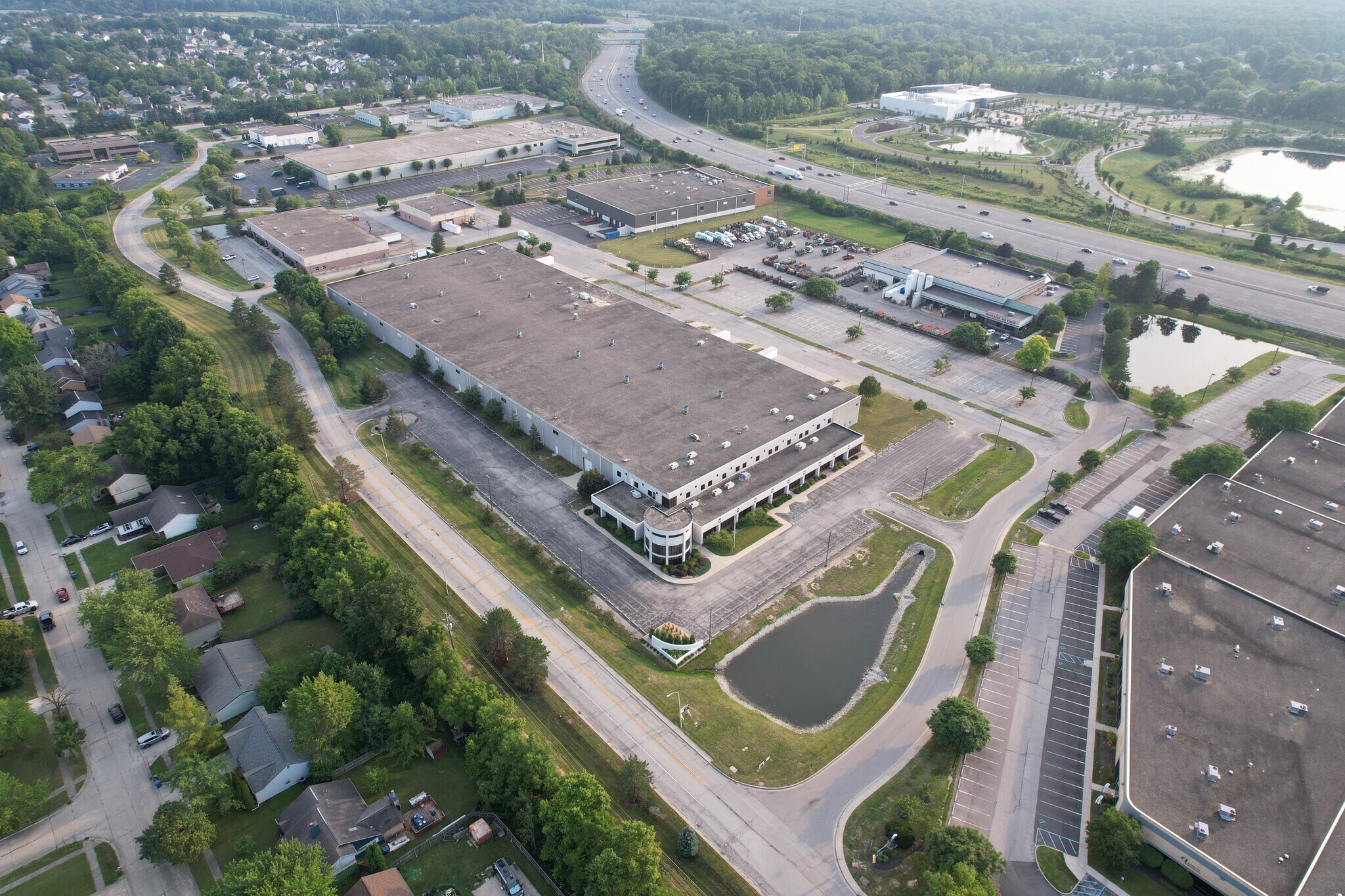 6402 Corporate Dr, Indianapolis, IN à louer Photo principale– Image 1 sur 19