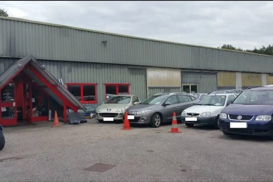Industriel/Logistique dans Annecy à vendre - Photo de l’immeuble – Image 1 sur 3