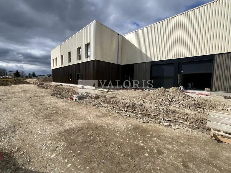 Local d'activités dans Rillieux-la-Pape à vendre - Photo de l’immeuble – Image 3 sur 8