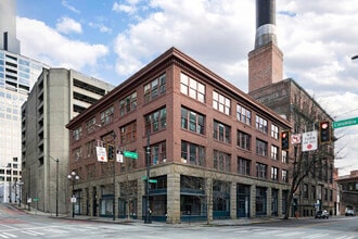 81-85 Columbia St, Seattle, WA à louer Photo de l’immeuble– Image 1 sur 6