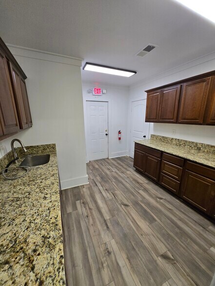 202 E Weaver Ave, Alvarado, TX à vendre - Photo intérieure – Image 3 sur 18