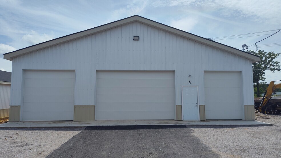 281 Frank L Diggs Dr, Clinton, TN à louer - Photo de l’immeuble – Image 3 sur 5