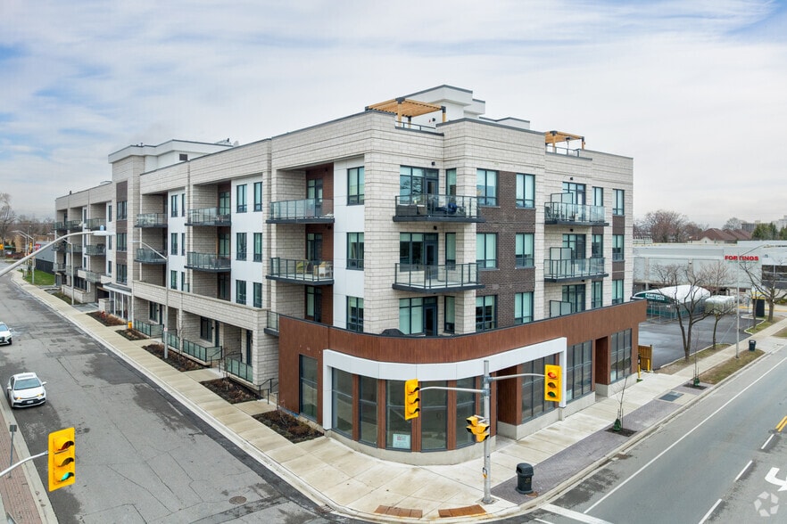 123 Maurice Dr, Oakville, ON à louer - Photo principale – Image 1 sur 4