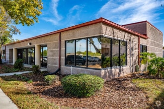 4900 Creekside Dr, Clearwater, FL à louer Photo de l’immeuble– Image 2 sur 12