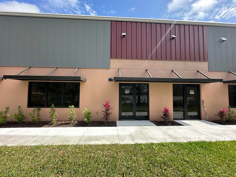 4214 Solutions Ln, Bradenton, FL à louer - Photo de l’immeuble – Image 2 sur 8