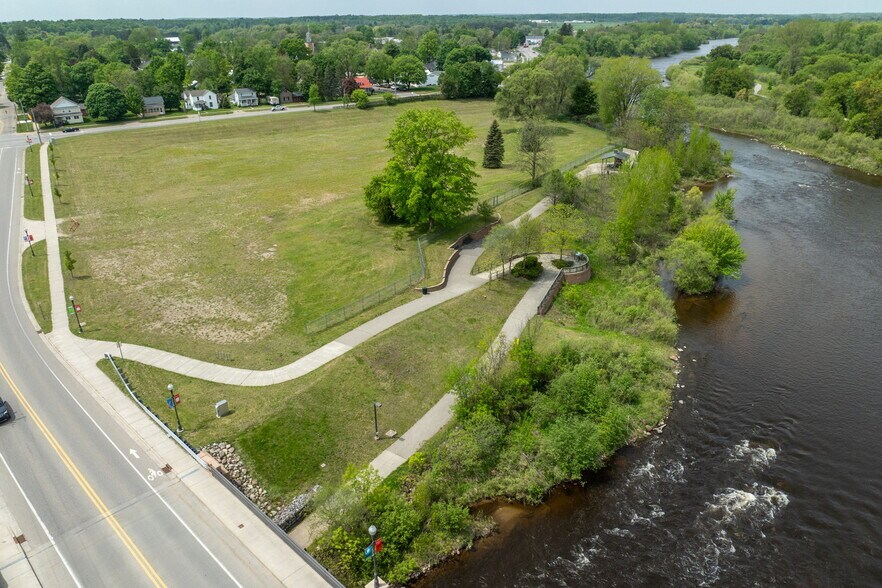 906 N State St, Big Rapids, MI à vendre - Photo de l’immeuble – Image 3 sur 12