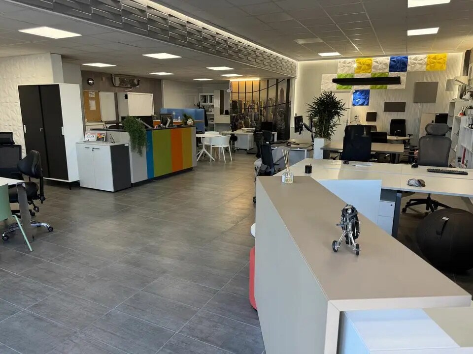 Local d’activités dans Valence à louer Photo intérieure– Image 1 sur 4