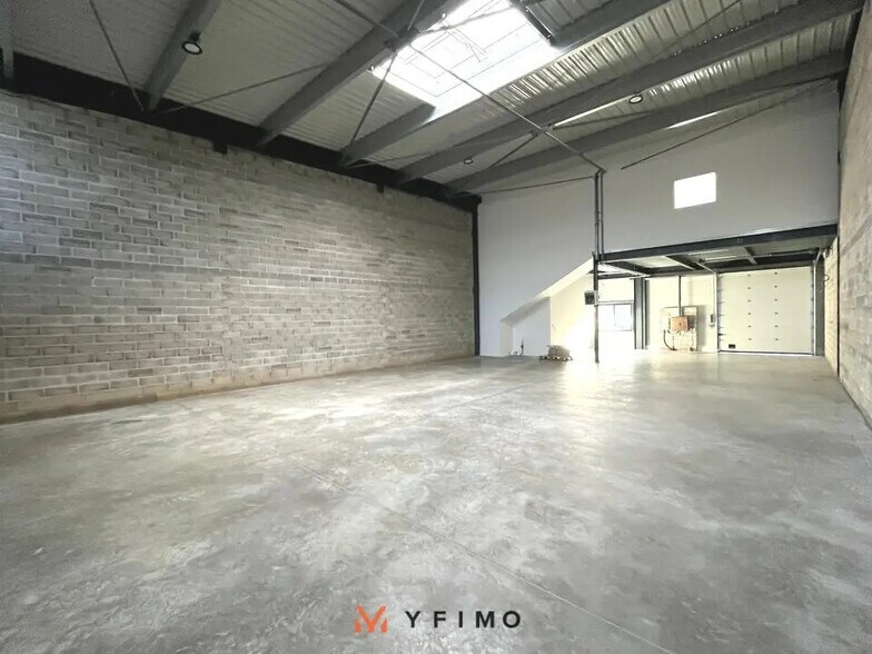 Local d’activités dans Les Mureaux à louer - Photo intérieure – Image 2 sur 5