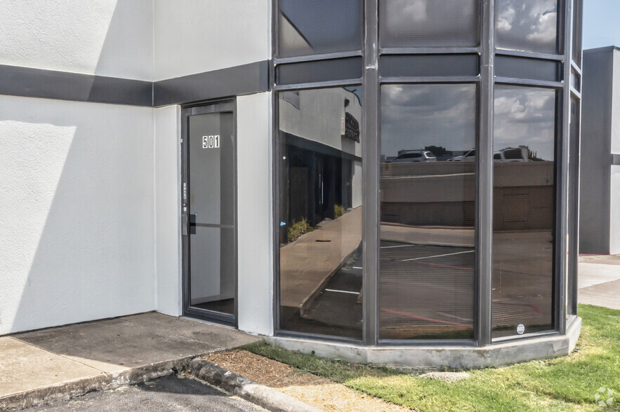 1002 N Central Expy, Richardson, TX à louer - Photo de l’immeuble – Image 3 sur 8