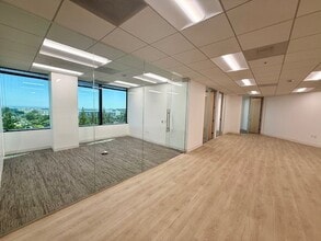 21550 Oxnard St, Woodland Hills, CA à louer Photo intérieure– Image 1 sur 12