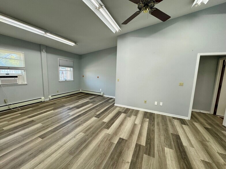 320 E Washington St, Oswego, IL à louer - Photo de l’immeuble – Image 3 sur 9