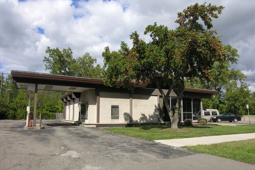 31062 Ecorse Rd, Romulus, MI à louer - Photo de l’immeuble – Image 1 sur 5