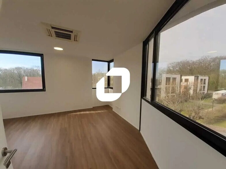 Bureau dans Jouy-en-Josas à louer - Photo de l’immeuble – Image 3 sur 8